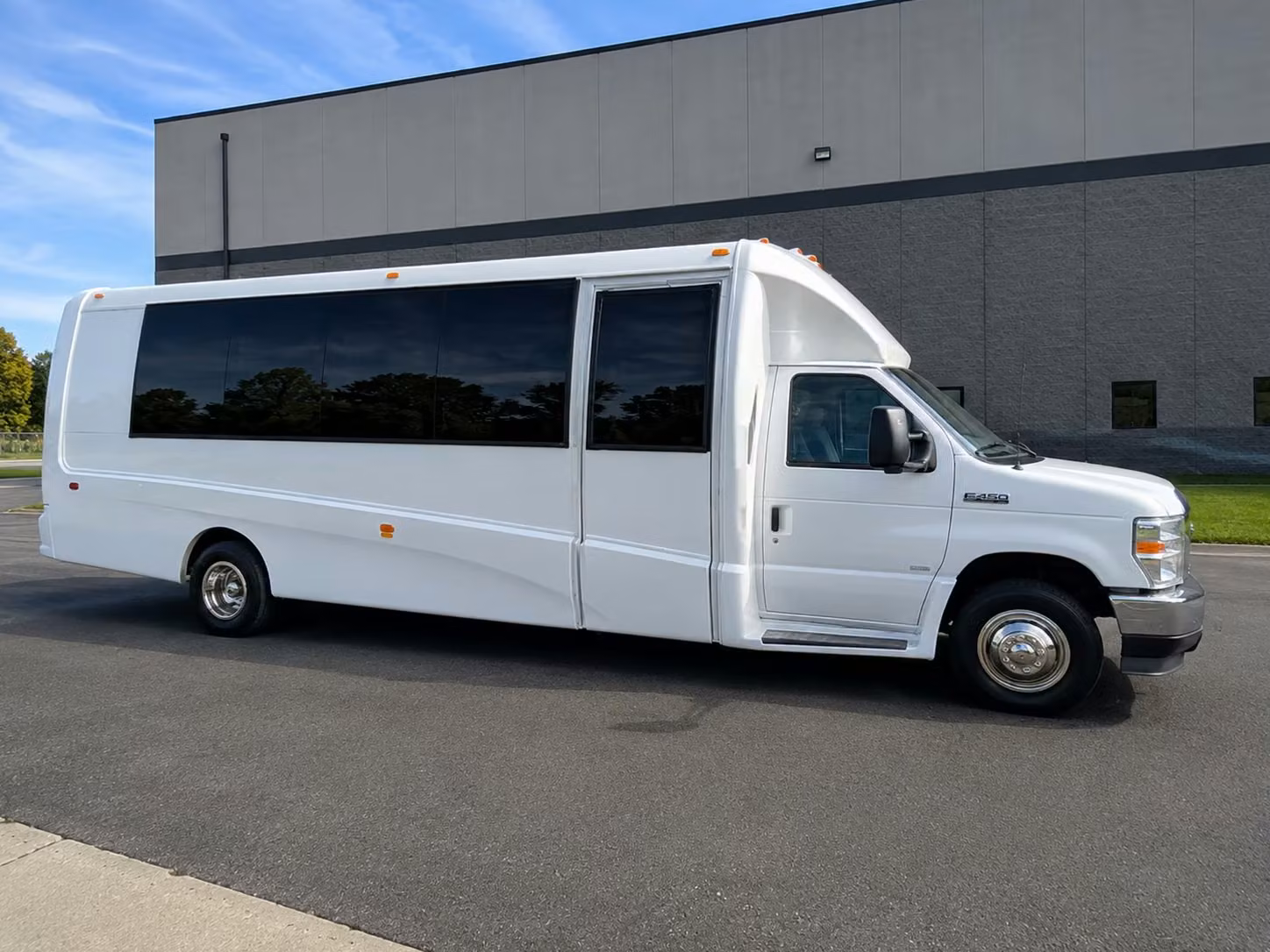 minibus rentals for smaller prom groups in moreno valley